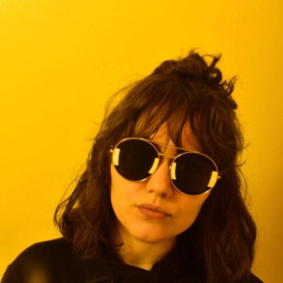 Meet your Posher, Vanessa - Picture 1 of 1